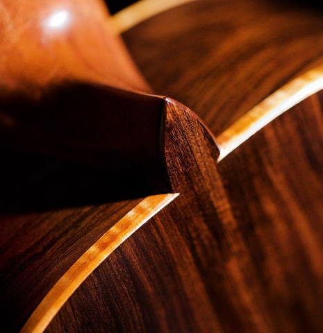 This is the heel and back binding of a Wolfgang Jellinghaus "Torres 77" classical guitar made of spruce and pau ferro