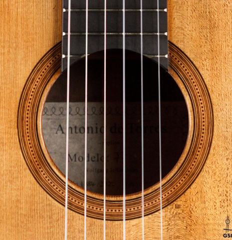 The rosette of a Wolfgang Jellinghaus "Torres 77" classical guitar made of spruce and pau ferro