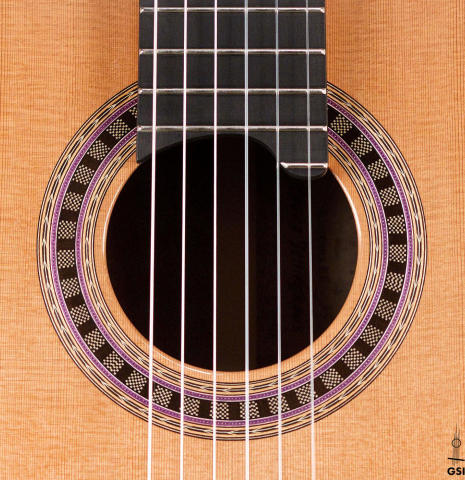 The rosette of a 2020 Wolfgang Jellinghaus "Alemana EF CD/CD" CD/AR classical guitar made with double top cedar and African rosewood back and sides The rosette of a 2020 Wolfgang Jellinghaus "Alemana EF CD/CD" CD/AR classical guitar made with double top cedar and African rosewood back and sides