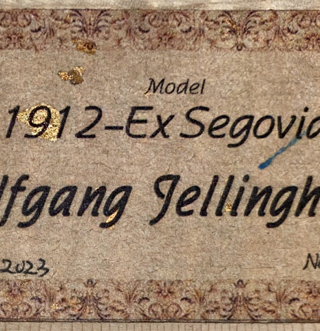 The label of a 2023 Wolfgang Jellinghaus &quot;1912 Ex-Segovia&quot; classical guitar made of spruce and maple