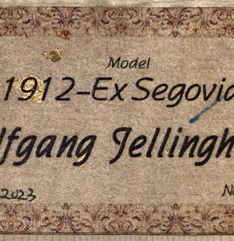 The label of a 2023 Wolfgang Jellinghaus &quot;1912 Ex-Segovia&quot; classical guitar made of spruce and maple