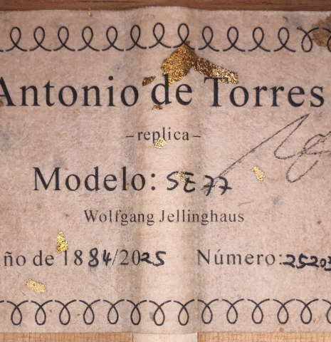 The label of a Wolfgang Jellinghaus &quot;Torres 77&quot; classical guitar made with spruce and cypress