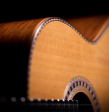 Soundboard and side-view of a Wolfgang Jellinghaus "Alemana" 1a CD/CD" classical guitar made of cedar and African rosewood