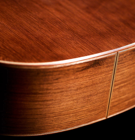 Back and sides at the foot of a Wolfgang Jellinghaus "Alemana" 1a CD/CD" classical guitar made of cedar and African rosewood