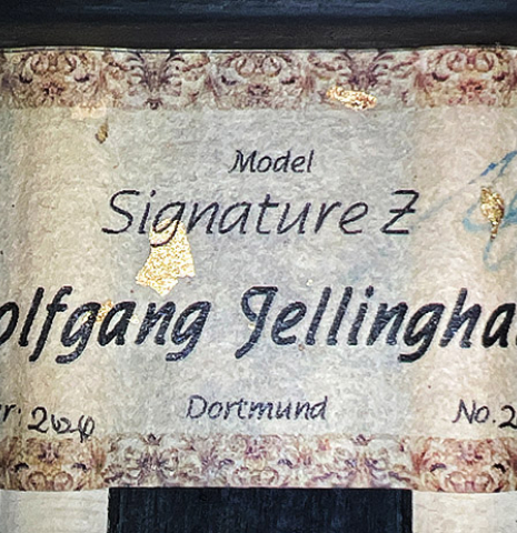 The label of a 2024 Wolfgang Jellinghaus "Signature SP/SP" double top classical guitar made of spruce and ziricote