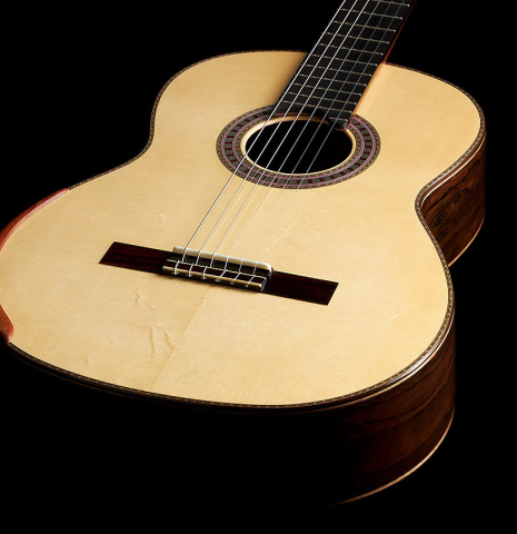 The soundboard of a 2024 Wolfgang Jellinghaus "Signature SP/SP" double top classical guitar made of spruce and ziricote