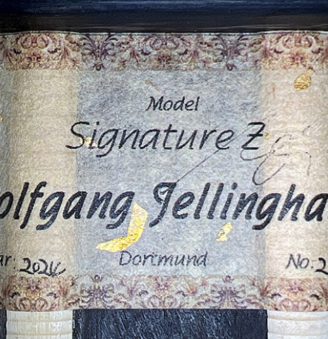 The label of a 2024 Wolfgang Jellinghaus "Signature SP/SP" double top classical guitar made of spruce and ziricote