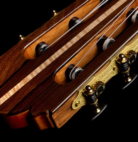 The tuning machines of a 2026 Wolfgang Jellinghaus "Signature SP/SP" double top classical guitar made of spruce and ziricote