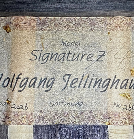 The label of a 2026 Wolfgang Jellinghaus "Signature SP/SP" double top classical guitar made of spruce and ziricote