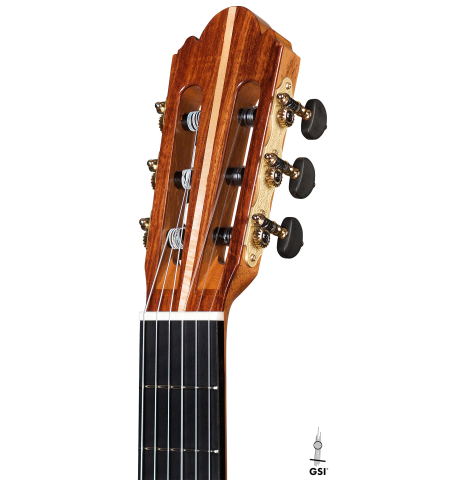 The headstock of a 2023 Wolfgang Jellinghaus &quot;Signature SP/SP 640&quot; classical guitar made of spruce and granadillo.