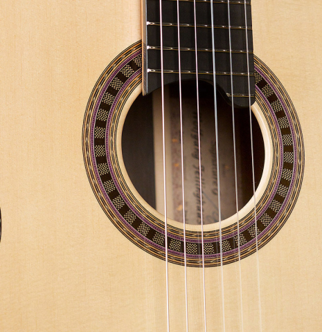 The front of a 2023 Wolfgang Jellinghaus &quot;Signature SP/SP 640&quot; classical guitar made of spruce and granadillo.
