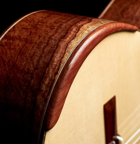 The top, side and armrest of a 2024 Wolfgang Jellinghaus "Signature SP/SP 640" classical guitar made of spruce and granadillo