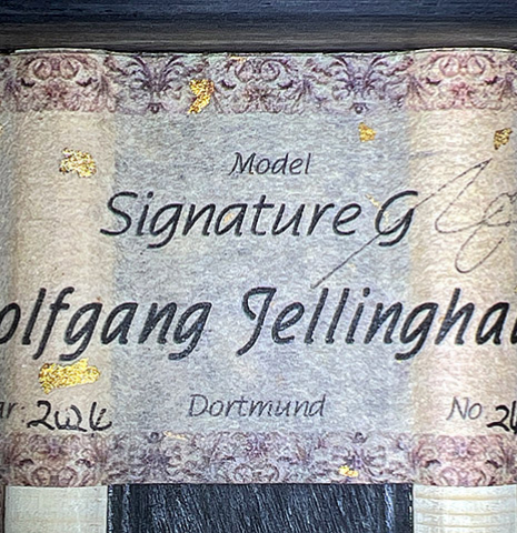The label of a 2024 Wolfgang Jellinghaus "Signature SP/SP 640" classical guitar made of spruce and granadillo