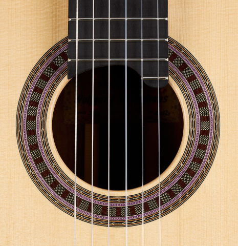 The rosette of a 2024 Wolfgang Jellinghaus "Signature SP/SP 640" classical guitar made of spruce and granadillo