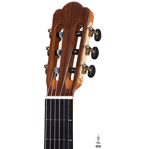 The headstock of a Wolfgang Jellinghaus "Bavaria A" classical guitar made of spruce and Indian rosewood