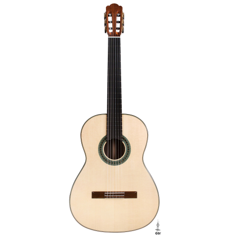 The front of a Wolfgang Jellinghaus "Bavaria A" classical guitar made of spruce and Indian rosewood
