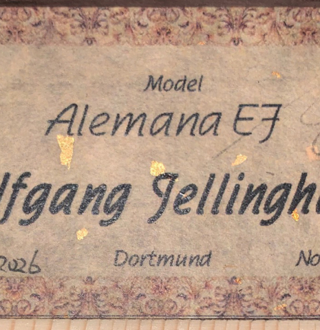 The label of a Wolfgang Jellinghaus "Alemana EF SP/CD" double top classical guitar made of spruce and African rosewood