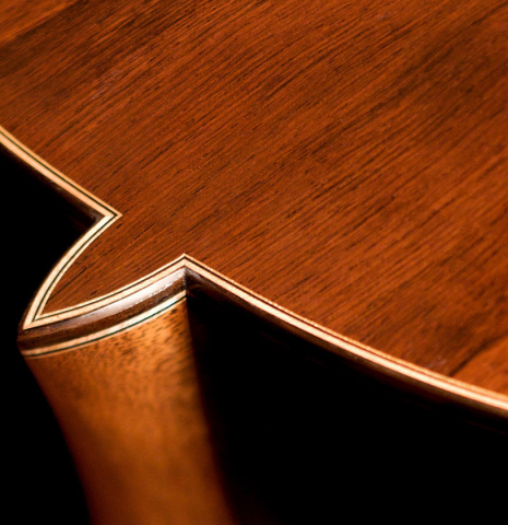 The back and heel of a 2022 Wolfgang Jellinghaus &quot;Alemana EF SP/CD&quot; double top classical guitar made of spruce and African rosewood