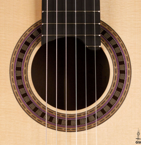 The rosette of a 2022 Wolfgang Jellinghaus &quot;Alemana EF SP/CD&quot; double top classical guitar made of spruce and African rosewood