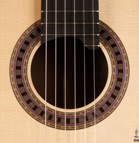 The rosette of a Wolfgang Jellinghaus "Alemana EF SP/CD" double top classical guitar made of spruce and African rosewood