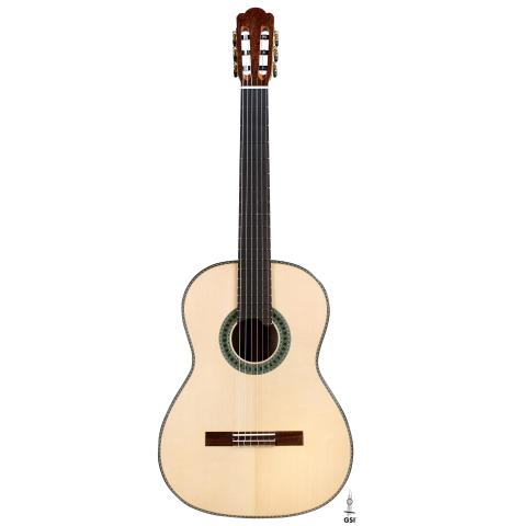 The front of a Wolfgang Jellinghaus "Bavaria A" classical guitar made of spruce and African rosewood