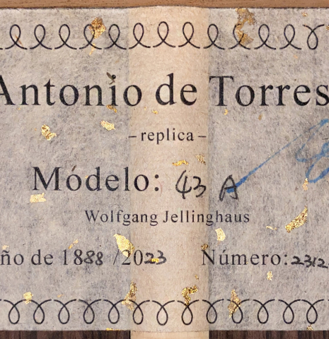 The label of a Wolfgang Jellinghaus “Torres 43” classical guitar made with spruce and Indian rosewood