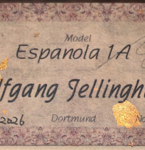 The label of a Wolfgang Jellinghaus "Espanola 1a" classical guitar made of cedar and African rosewood