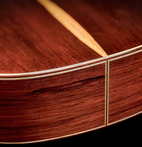 This is the back and sides made with African Rosewood of a Wolfgang Jellinghaus "Espanola 1a" classical guitar