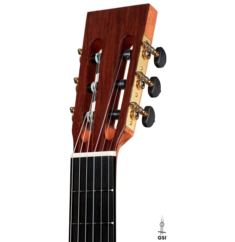 The headstock of a Wolfgang Jellinghaus "La Romantica 1a - clear" classical guitar made of spruce and maple