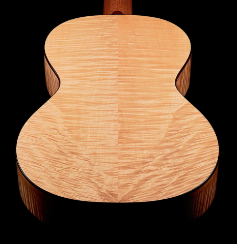 The back and sides of a Wolfgang Jellinghaus "La Romantica 1a - clear" classical guitar made of spruce and maple