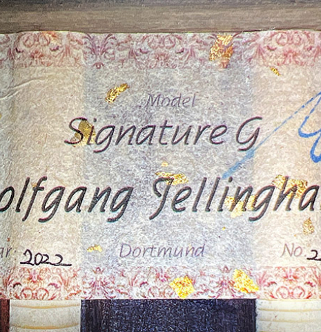 The label of a 2022 Wolfgang Jellinghaus "Signature SP/SP 630" double top guitar made of spruce and granadillo