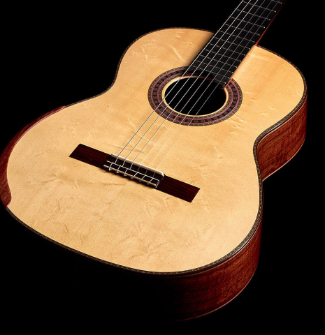 The soundboard of a 2022 Wolfgang Jellinghaus &quot;Signature SP/SP 630&quot; double top guitar made of spruce and granadillo