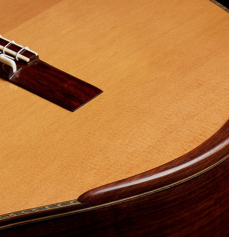 The top and armrest of a 2025 Wolfgang Jellinghaus "Signature CD/CD 630" classical guitar made of cedar and granadillo