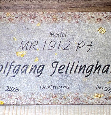 The label of a 2023 Wolfgang Jellinghaus &quot;1912 Ex-Segovia&quot; classical guitar made of spruce and Pau Ferro.