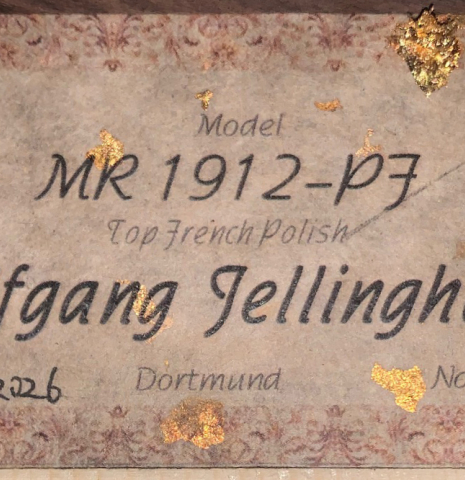The label of a Wolfgang Jellinghaus "1912 Ex-Segovia" classical guitar made of cedar and Pau Ferro.