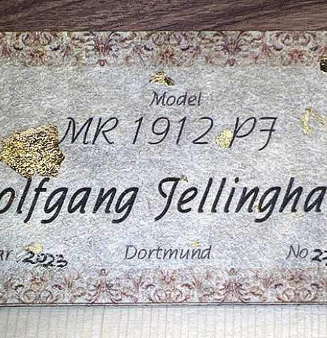 The label of a Wolfgang Jellinghaus "Alemana EF SP/CD" double top classical guitar made of spruce and African rosewood