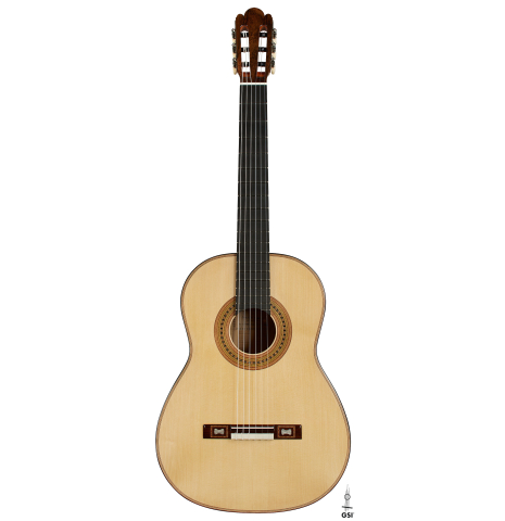 The front of a Wolfgang Jellinghaus “Torres 43” classical guitar made of spruce and maple and clear finish