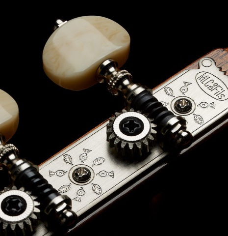 The tuning machines of a Wolfgang Jellinghaus “Torres 43” classical guitar made of spruce and maple and clear finish