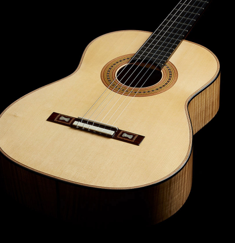 The soundboard of a Wolfgang Jellinghaus “Torres 43” classical guitar made of spruce and maple and clear finish