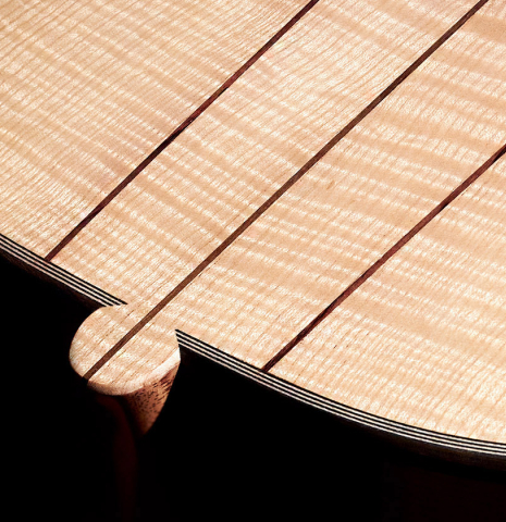 The back and heel of a Wolfgang Jellinghaus “Torres 49 - clear - ex Tarrega” classical guitar made of spruce and maple