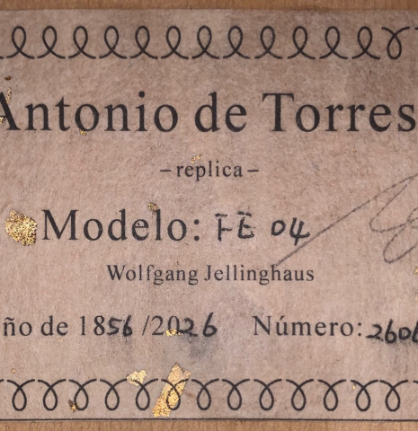 This is the label of a Wolfgang Jellinghaus "La Leona FE04 630" classical guitar made with spruce and cypress