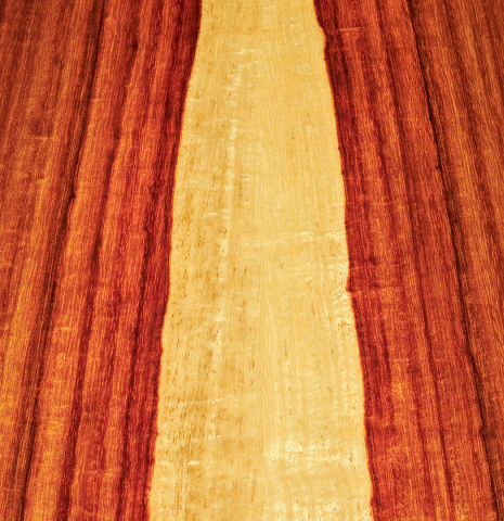 Closeup of the back center seam of a Wolfgang Jellinghaus "1912 Ex-Segovia" classical guitar made of spruce and granadillo.