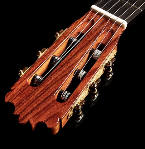 The headstock and tuning machines of a 2023 Wolfgang Jellinghaus "1912 Ex-Segovia 640" classical guitar made of spruce and granadillo.
