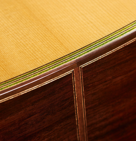 The top, sides and purflings of a Wolfgang Jellinghaus “Torres FE 13 - clear” classical guitar made with spruce and Indian rosewood