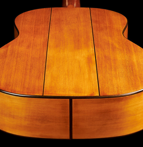 The back and sides at the foot of a Wolfgang Jellinghaus “La Leona FE 04-T” made of spruce and cypress