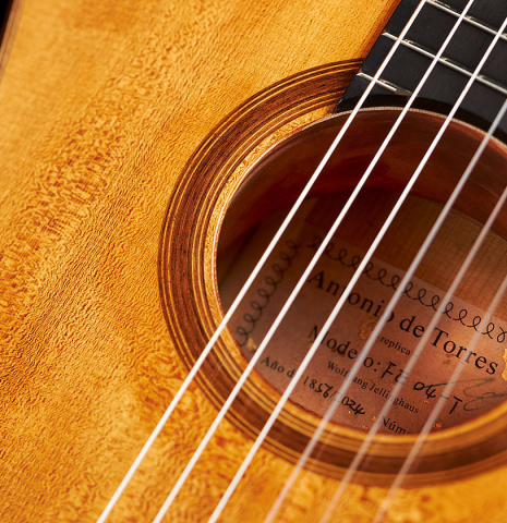 The top, rosette and tornavoz of a Wolfgang Jellinghaus “La Leona FE 04-T” made of spruce and cypress