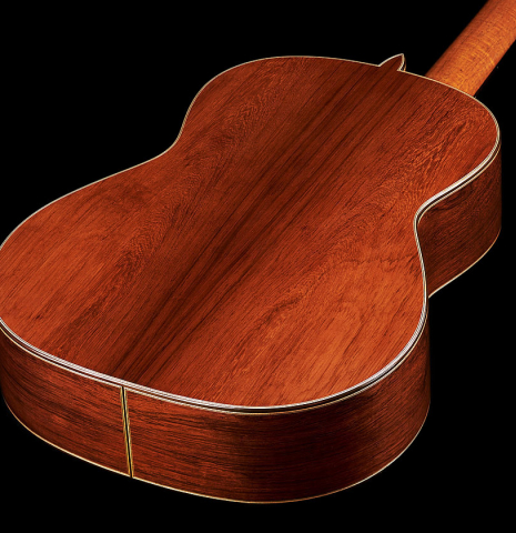 The back and sides at the foot of a Wolfgang Jellinghaus "Alemana" 1a SP/SP" classical guitar made of spruce and African rosewood