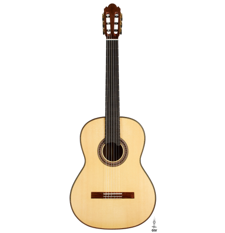 The front of a Wolfgang Jellinghaus "Alemana" 1a SP/SP" classical guitar made of spruce and African rosewood