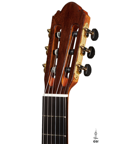 The headstock of a Wolfgang Jellinghaus "Alemana" 1a SP/SP" classical guitar made of spruce and African rosewood