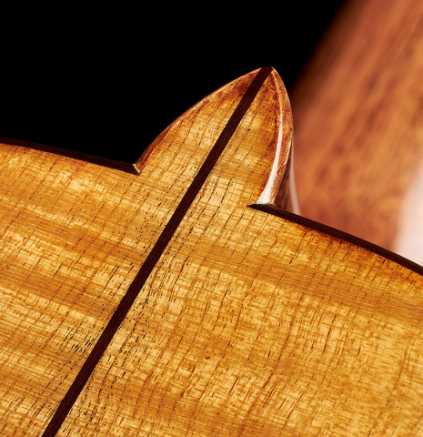 This is the heel and back binding of a Wolfgang Jellinghaus "Torres 77" classical guitar made of spruce and maple